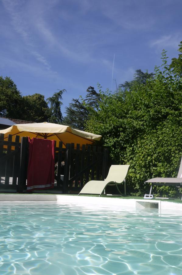 Bed and Breakfast Domaine De Puytirel Champagne-et-Fontaine Esterno foto