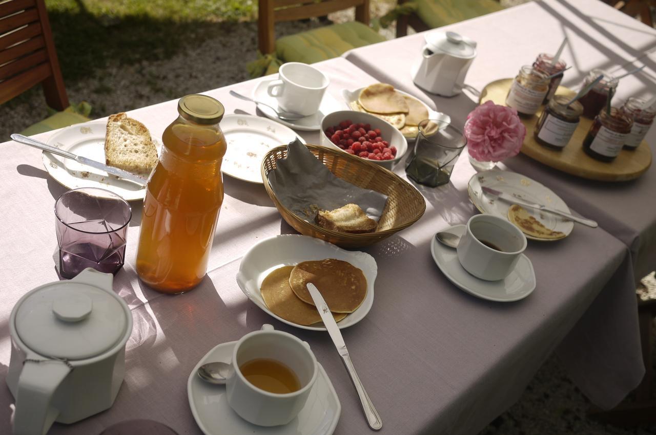 Bed and Breakfast Domaine De Puytirel Champagne-et-Fontaine Esterno foto